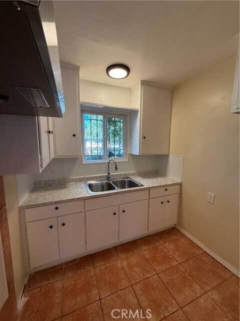 Foto del edificio - 1805 S Rimpau Blvd