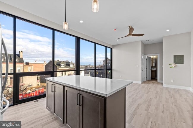 Building Photo - 400 S Conkling St