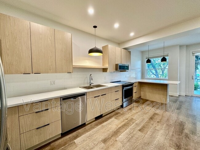 Building Photo - 2563 Hebert Rd