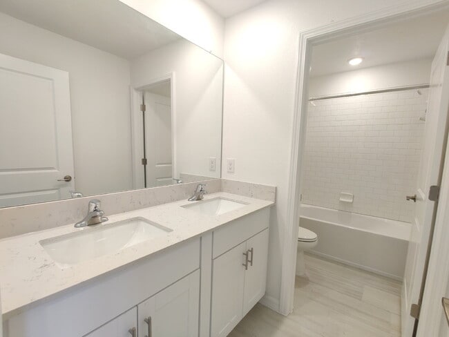 Building Photo - Spacious 5-Bedroom Home with First-Floor Owner's Suite in Land O' Lakes