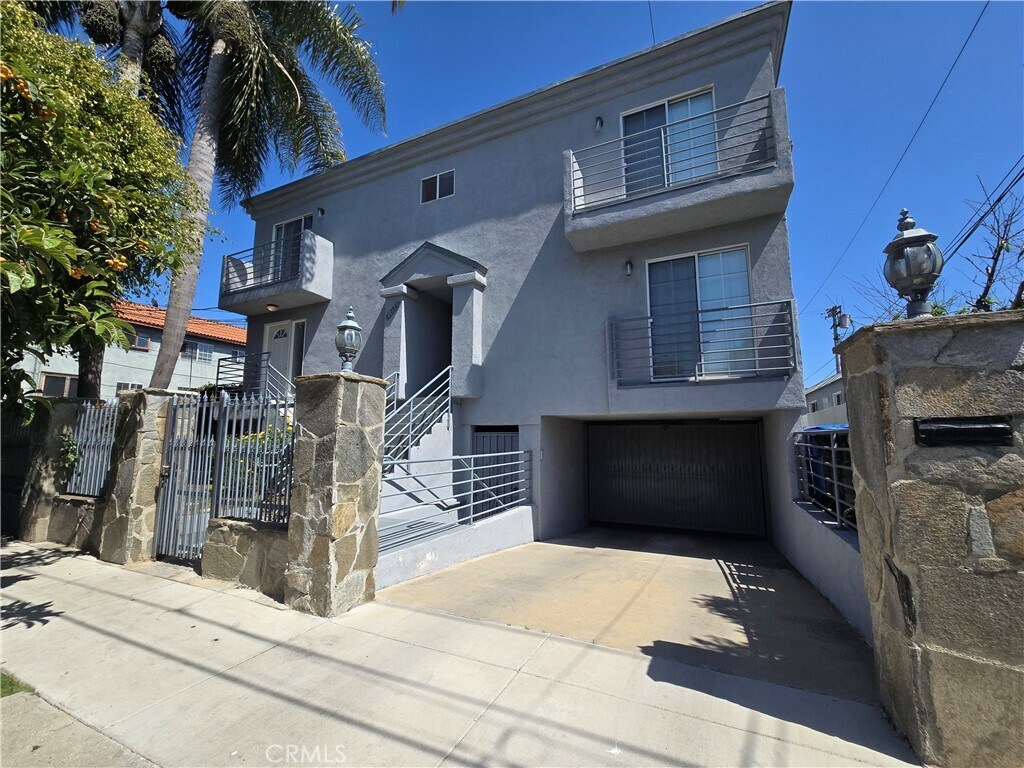 Foto principal - 1054 Harrison Ave