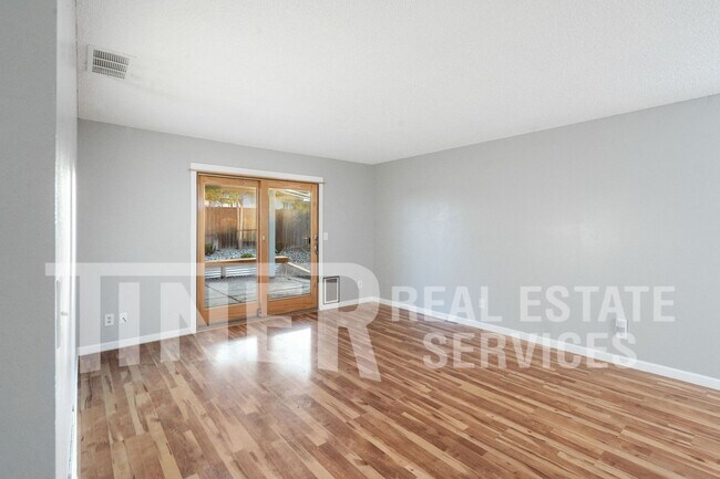 Building Photo - Charming 3-Bedroom Home in Desirable Citru...