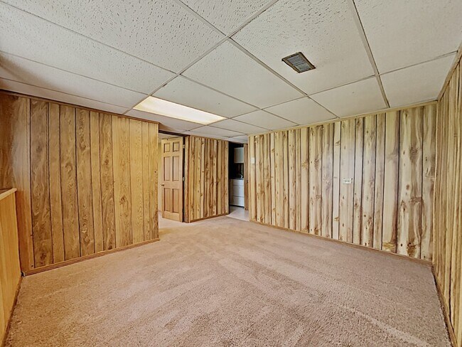 Building Photo - 324 Waverly Dr