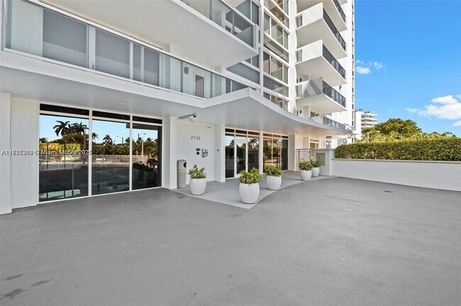 Foto del edificio - 2715 N Ocean Blvd
