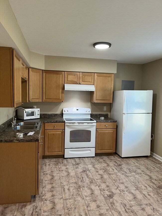 Kitchen - 208 Hackberry Dr