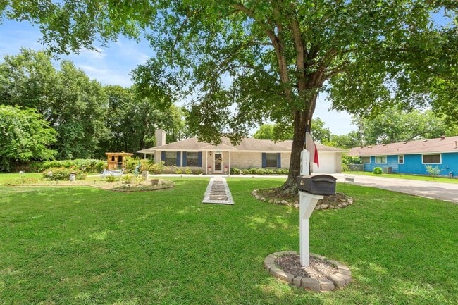 Building Photo - 405 Texas St
