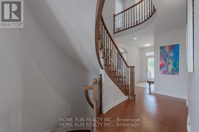 Building Photo - 609 Triangle St