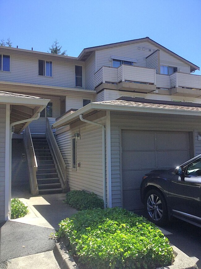 Foto del edificio - 3 Bedroom Townhome in a desirable Silverda...