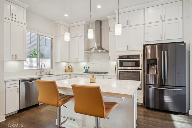 Building Photo - 121 Interval