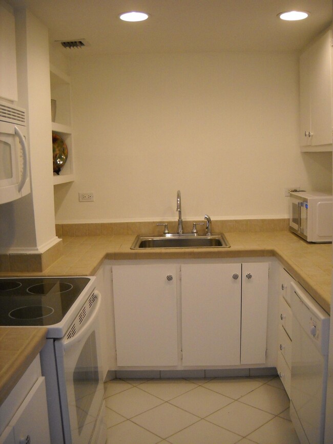 Building Photo - 2800 N Flagler Dr