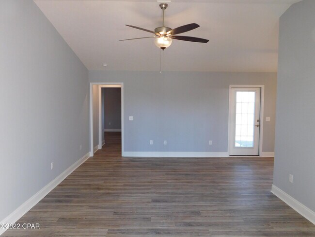 Building Photo - 2515 N Cedar Ln