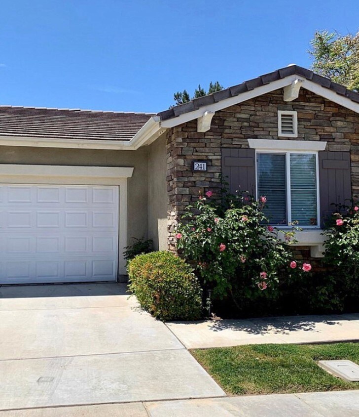 Foto principal - 241 Carner Ln
