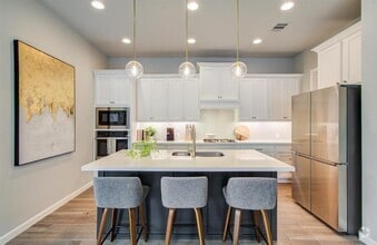 Building Photo - 4910 Morrison Dr