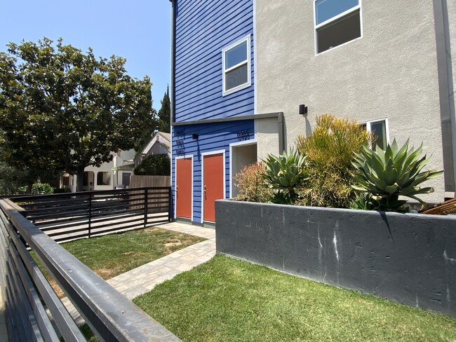 Private fenced yard - woof woof - 10925 Hesby St