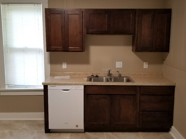 Building Photo - 2 Bed/1 Bath