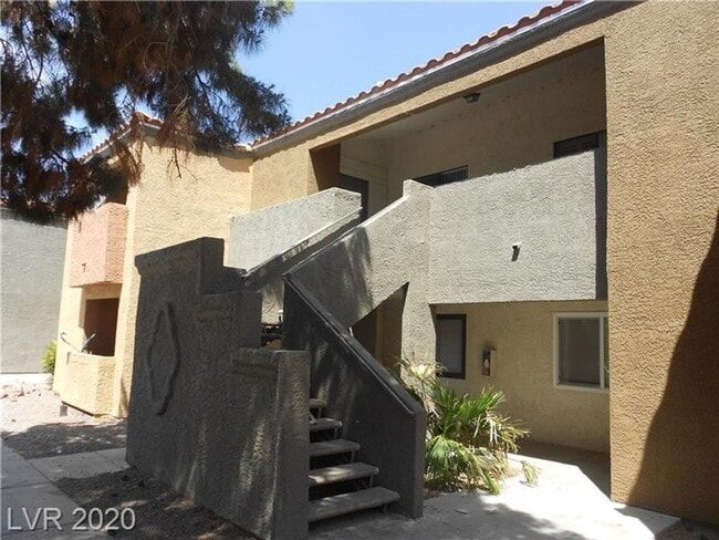 Building Photo - Desert shores community 2nd floor 3 bedroo...