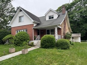 Building Photo - 40 Clunie Ave