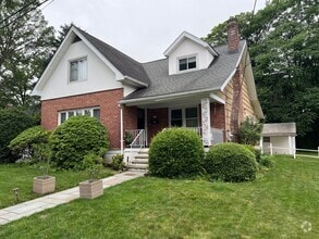 Building Photo - 40 Clunie Ave