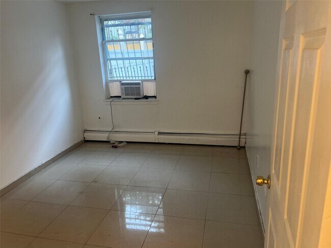 Foto del edificio - 1327 Clinton Ave