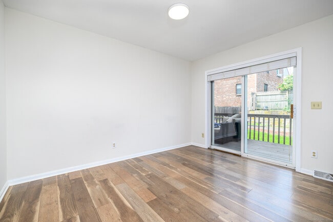 Foto del edificio - 233 Fairfield Ave