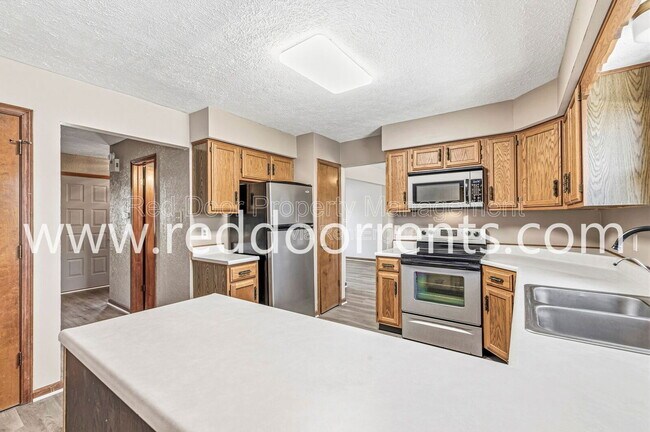 Building Photo - 7694 Prairieview Dr