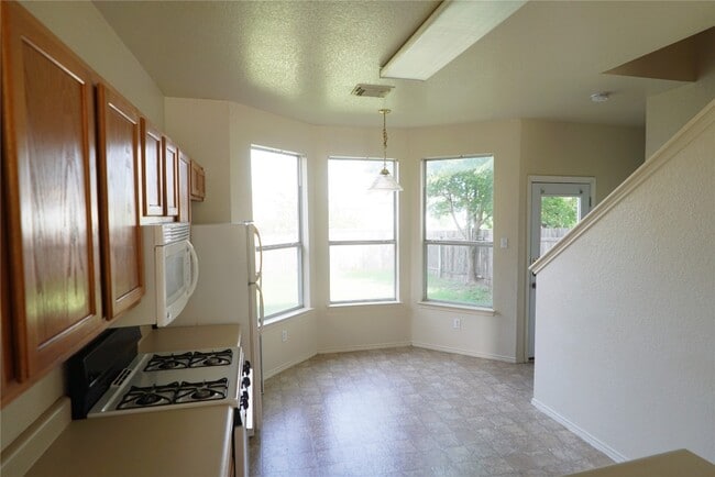 Building Photo - 2818 Southampton Way