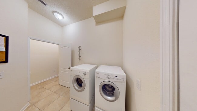 Building Photo - 218 Larkin Pl