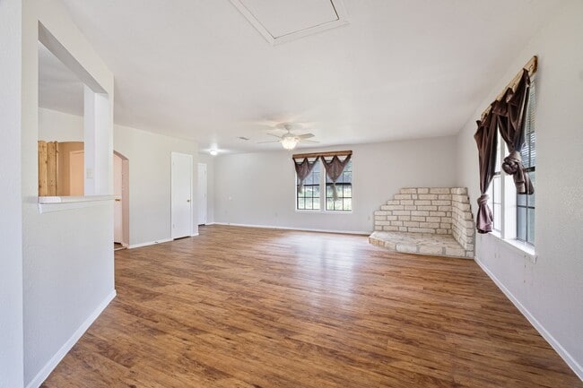 Building Photo - Charming 2 Bedroom 1 Bath on 3 Acres in Georgetown