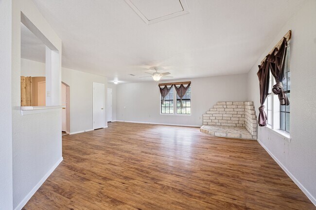 Foto del edificio - Charming 2 Bedroom 1 Bath on 3 Acres in Georgetown