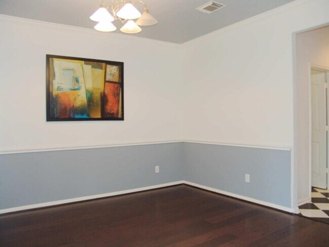 Foto del edificio - 3127 Edgewood Dr