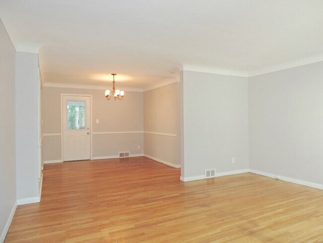 Foto del edificio - 2 Bed - 1 Bath Ranch for Rent in Willowick!