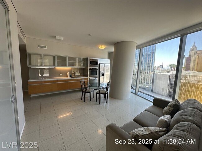 Foto del edificio - PARTIALLY FURNISHED 8TH FLOOR 1 BED 1 BATH