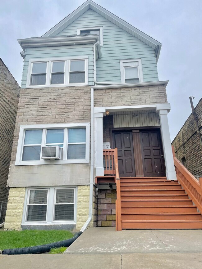 Foto del edificio - 3532 N Elston Ave