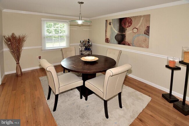 Building Photo - 7325 Crestleigh Cir