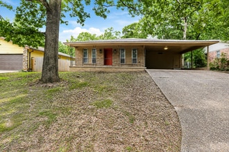 Building Photo - 8707 Oakhaven Dr