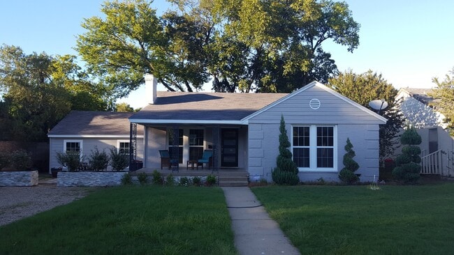 Photo - 5027 Wenonah Dr House