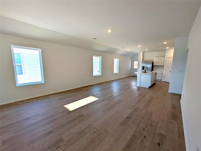 Foto del edificio - 3301 Little Creek Dr