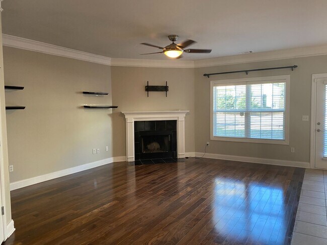 Foto del edificio - Beautiful Home in Sought After Neighborhood!