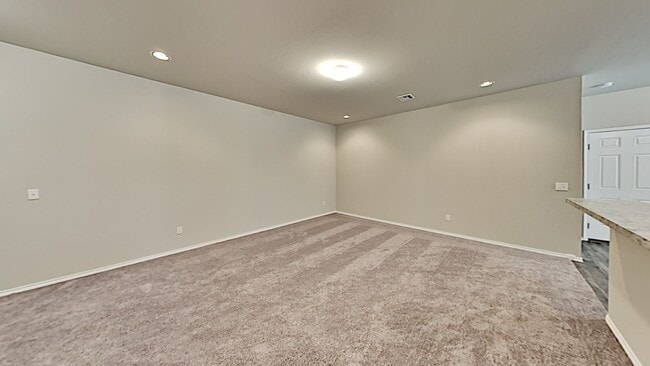 Building Photo - Very nice 3 Bedroom 2 Bath Home in Yukon S...