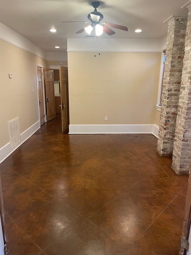 Building Photo - 2BD/1BA Shotgun in MidCity