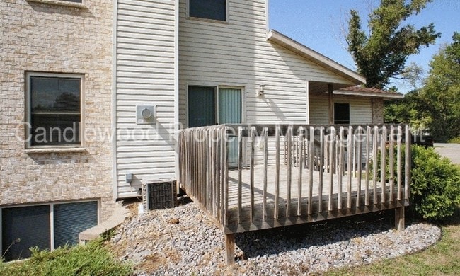 Building Photo - 1400 River View Ave
