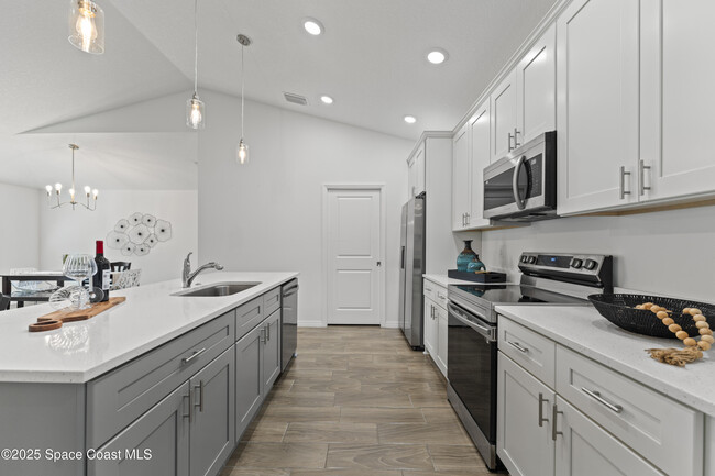 Building Photo - 1938 Jupiter Blvd SW