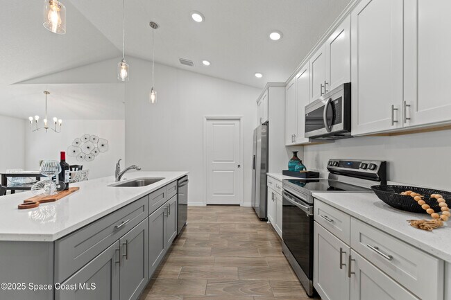 Foto del edificio - 1938 Jupiter Blvd SW