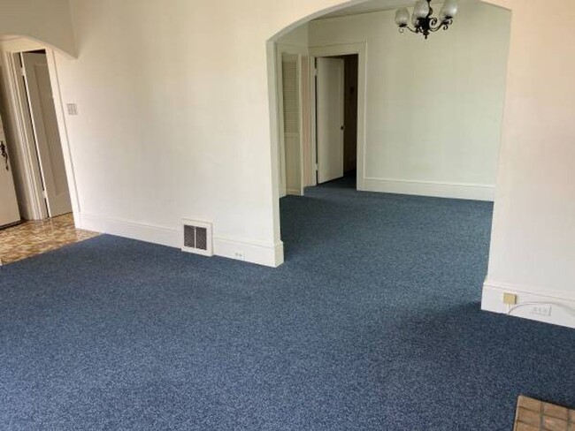 Foto del edificio - Portola District 4 bedroom / 2 bath house ...