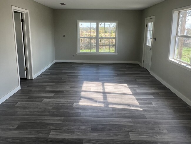 Building Photo - 850 NE Acc Rd