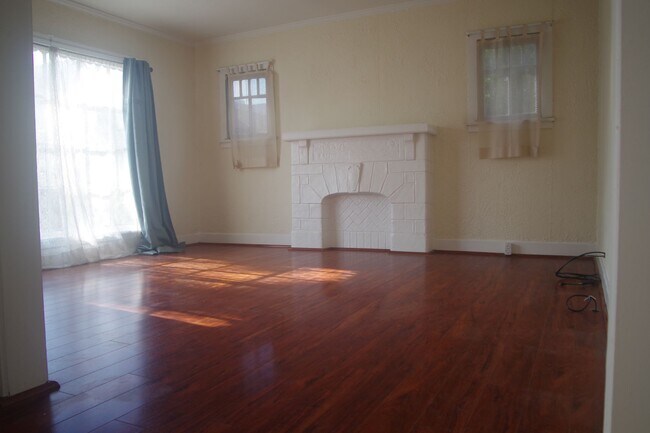 Building Photo - 334 Rennie Ave