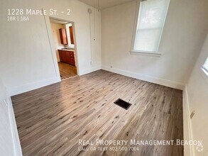 Building Photo - 1228 Maple St