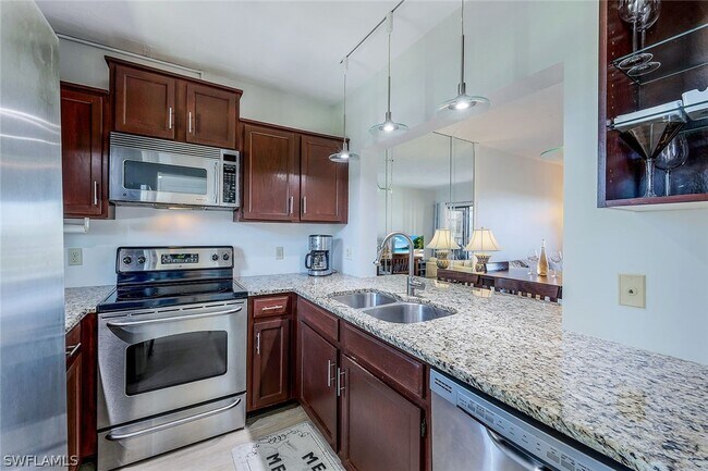 Foto del edificio - 803 River Point Dr