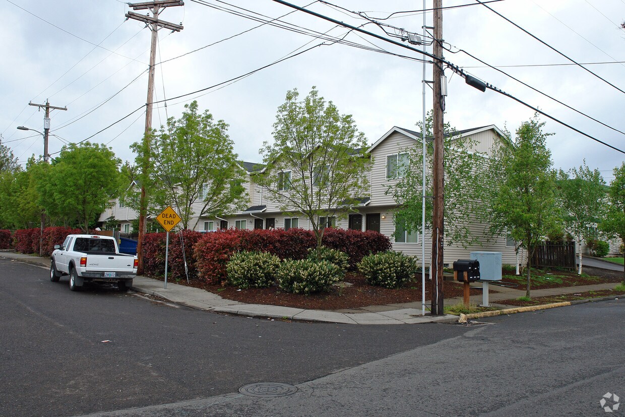 Building Photo - 2615-2619 SE 125th Ave