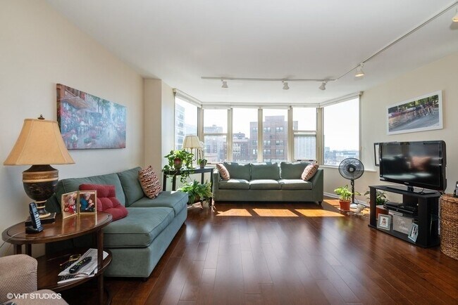 Foto del edificio - 525 W Hawthorne Pl